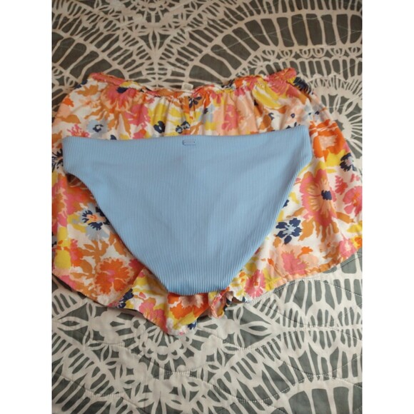 Roxy Swim Set Of 3 Pieces XL Shorts Are Medium But It Fits As A Set XL - Picture 10 of 16